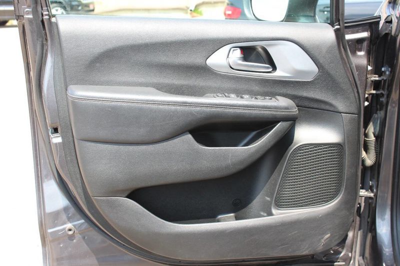 2018 Chrysler Pacifica Touring L FWD - 22895308 - 8