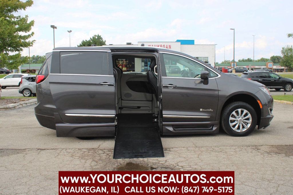 2018 Chrysler Pacifica Touring L FWD - 22900445 - 0