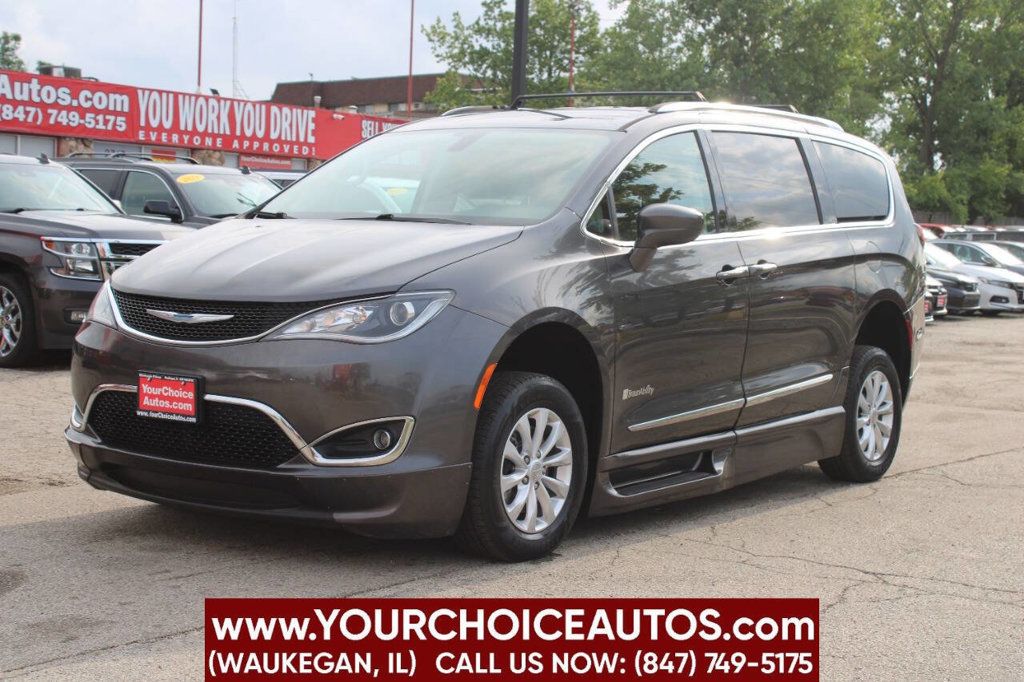2018 Chrysler Pacifica Touring L FWD - 22900445 - 1