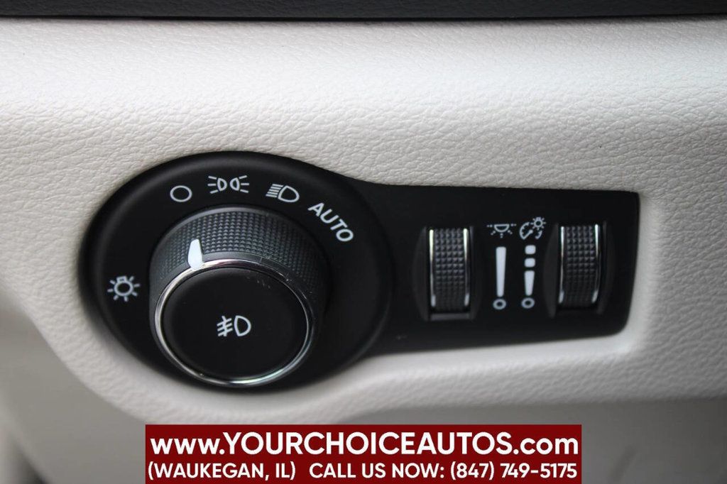 2018 Chrysler Pacifica Touring L FWD - 22900445 - 35