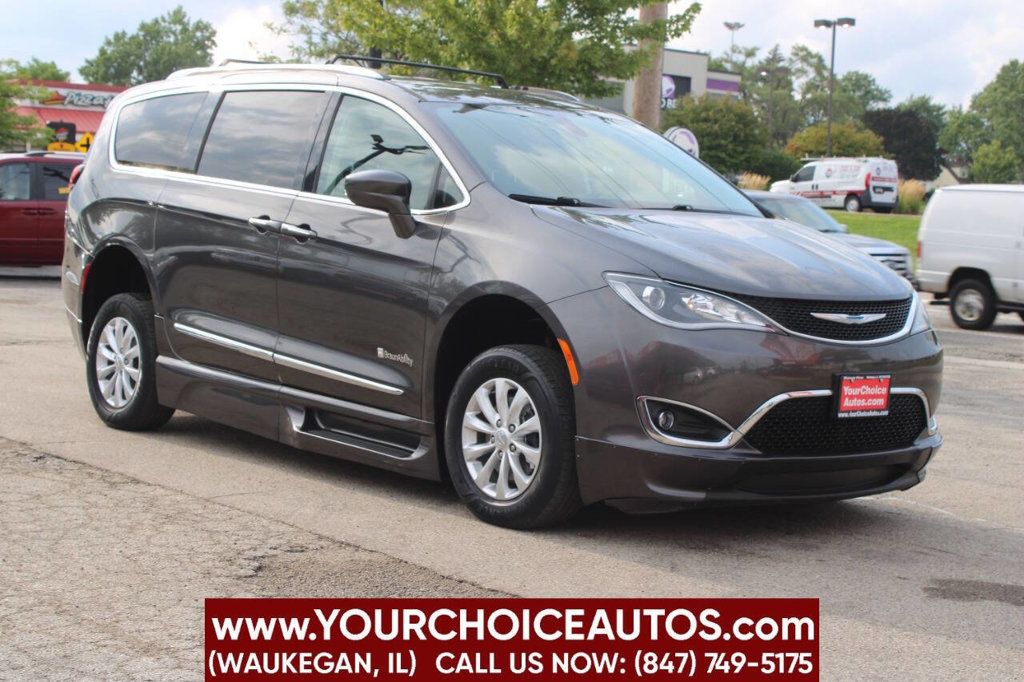 2018 Chrysler Pacifica Touring L FWD - 22900445 - 3