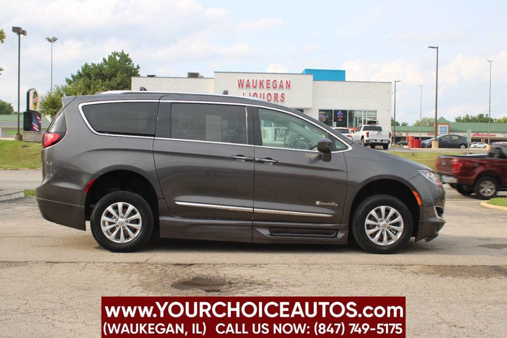 2018 Chrysler Pacifica Touring L FWD - 22900445 - 4