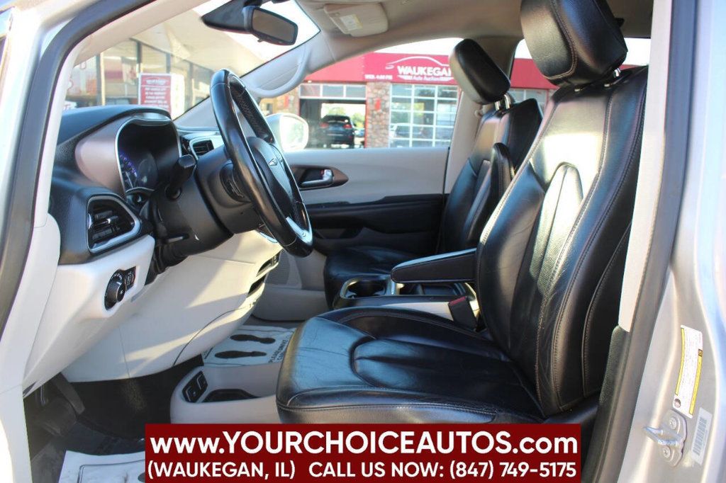 2018 Chrysler Pacifica Touring L FWD - 22917086 - 11