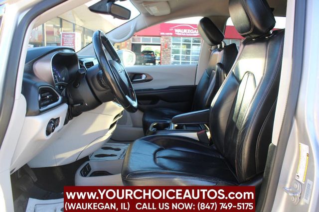 2018 Chrysler Pacifica Touring L FWD - 22917086 - 11