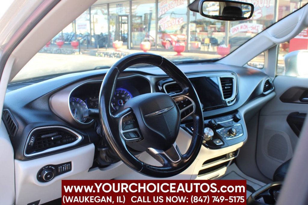 2018 Chrysler Pacifica Touring L FWD - 22917086 - 12