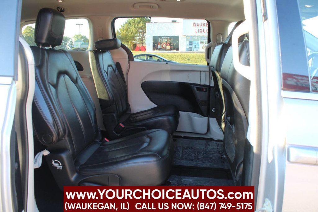 2018 Chrysler Pacifica Touring L FWD - 22917086 - 15