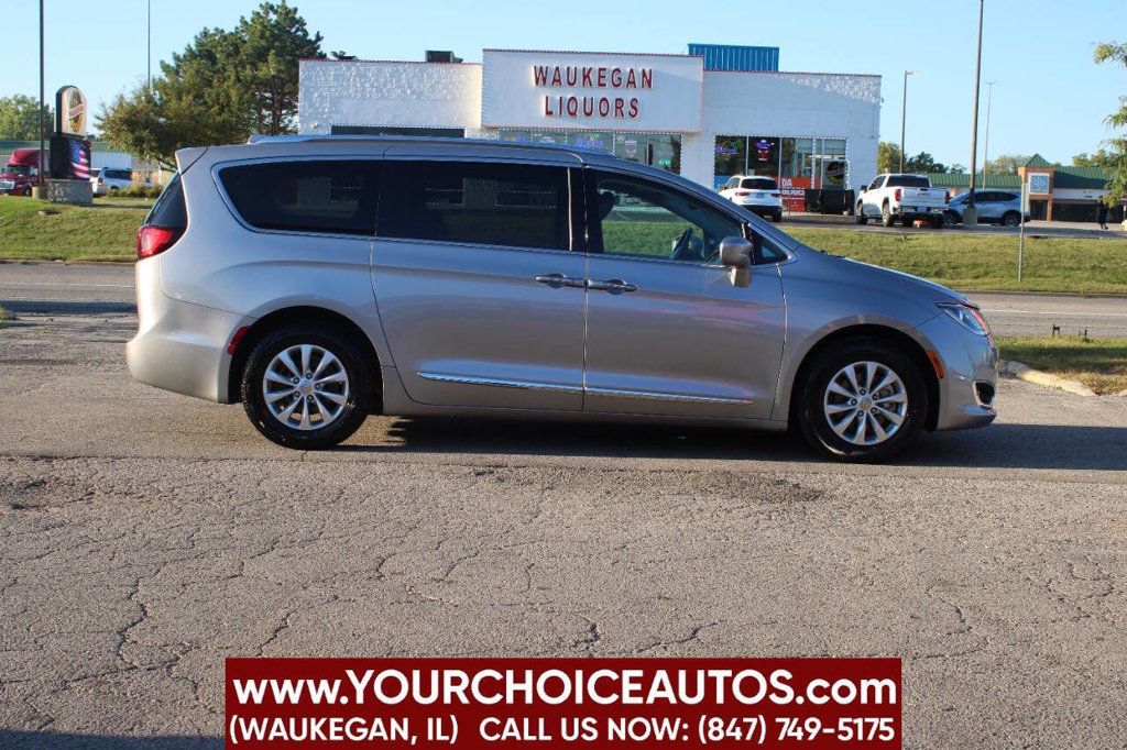2018 Chrysler Pacifica Touring L FWD - 22917086 - 3