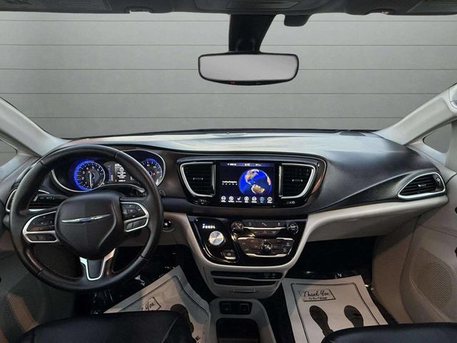 2018 Chrysler Pacifica Touring L FWD - 22929898 - 19