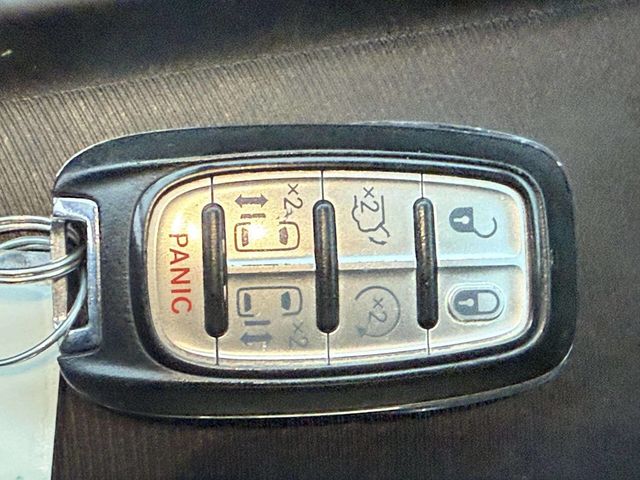 2018 Chrysler Pacifica Touring L FWD - 22929898 - 31