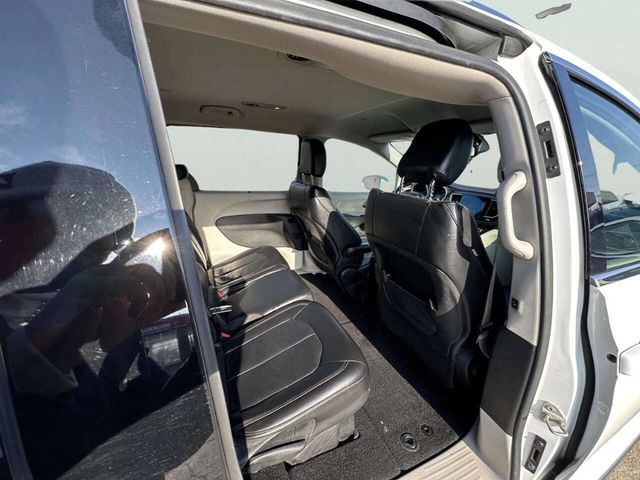 2018 Chrysler Pacifica Touring L FWD - 22959334 - 12