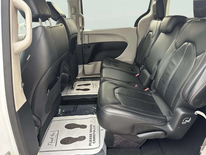 2018 Chrysler Pacifica Touring L FWD - 23015331 - 10