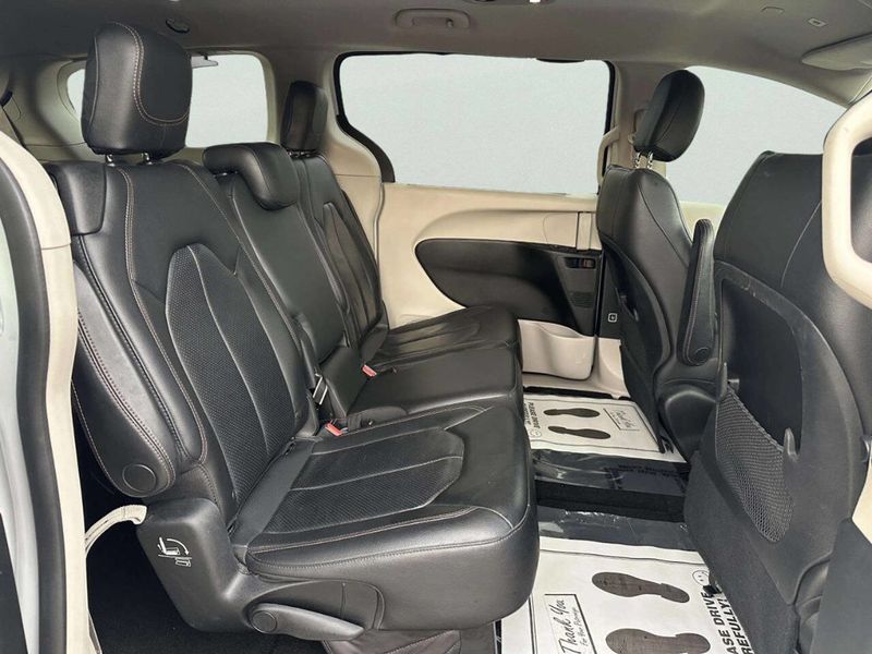 2018 Chrysler Pacifica Touring L FWD - 23015331 - 16