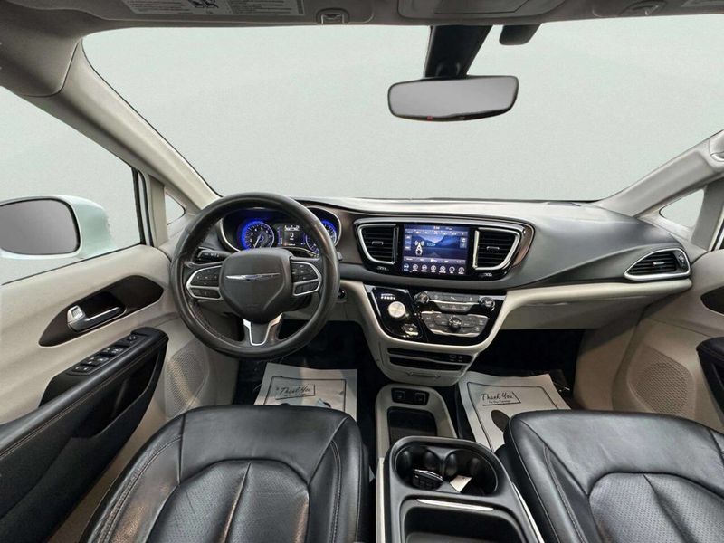 2018 Chrysler Pacifica Touring L FWD - 23015331 - 18