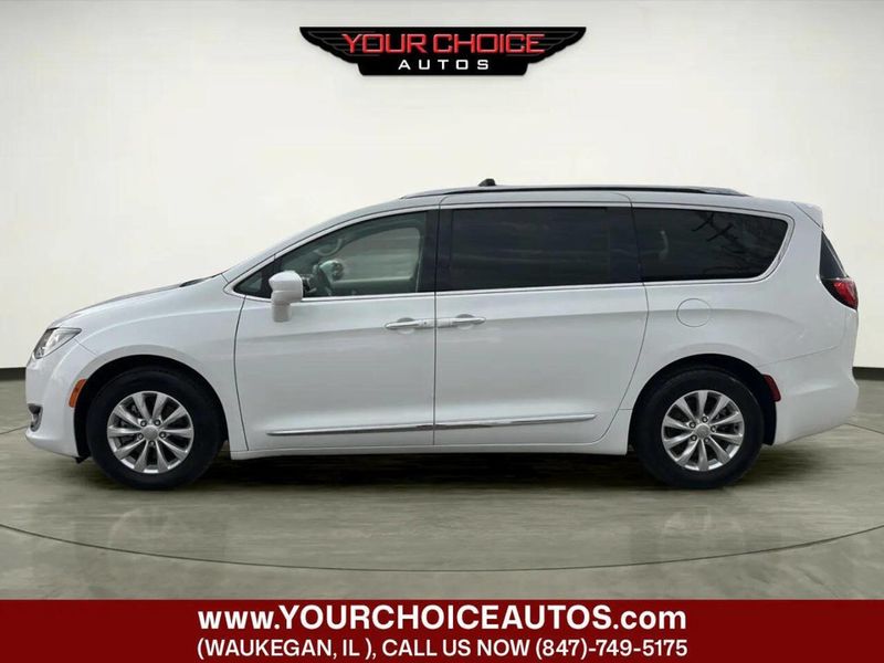 2018 Chrysler Pacifica Touring L FWD - 23015331 - 1