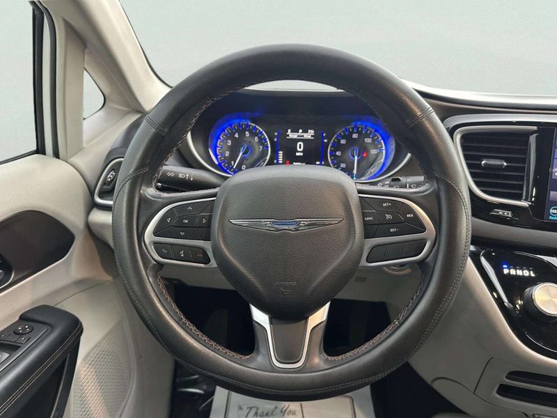 2018 Chrysler Pacifica Touring L FWD - 23015331 - 20