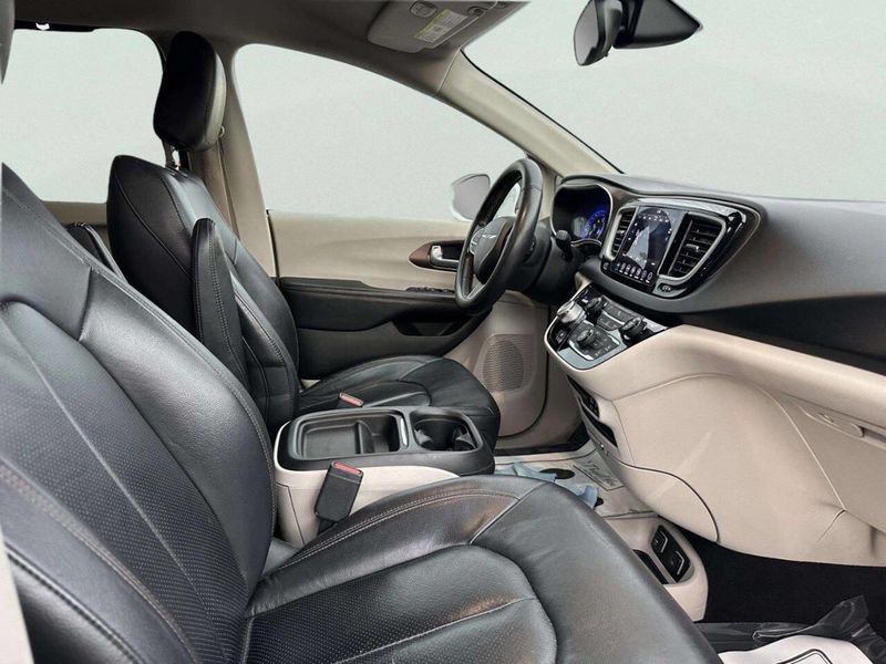 2018 Chrysler Pacifica Touring L FWD - 23015331 - 22