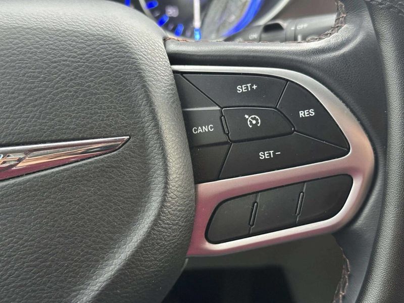 2018 Chrysler Pacifica Touring L FWD - 23015331 - 27