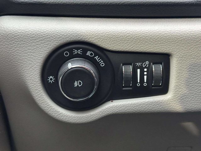 2018 Chrysler Pacifica Touring L FWD - 23015331 - 29