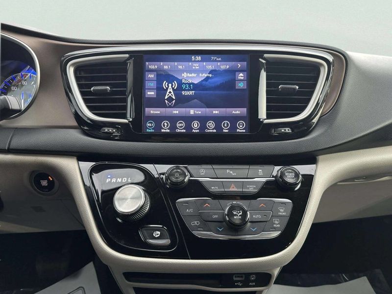 2018 Chrysler Pacifica Touring L FWD - 23015331 - 30