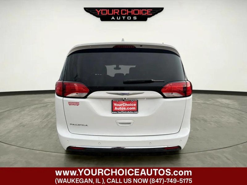 2018 Chrysler Pacifica Touring L FWD - 23015331 - 3