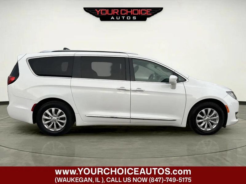 2018 Chrysler Pacifica Touring L FWD - 23015331 - 5