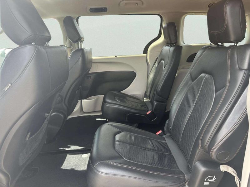 2018 Chrysler Pacifica Touring L FWD - 23032536 - 10