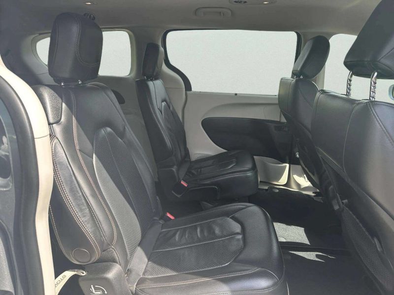 2018 Chrysler Pacifica Touring L FWD - 23032536 - 18