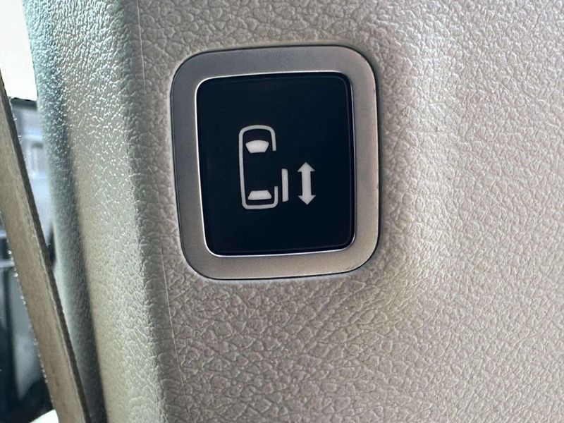 2018 Chrysler Pacifica Touring L FWD - 23032536 - 19