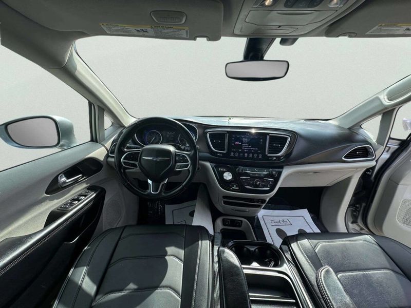 2018 Chrysler Pacifica Touring L FWD - 23032536 - 21