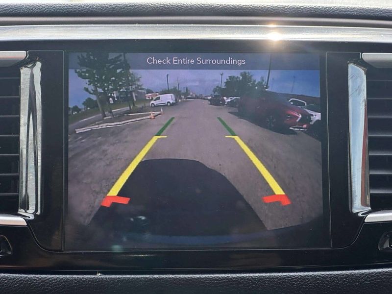 2018 Chrysler Pacifica Touring L FWD - 23032536 - 28