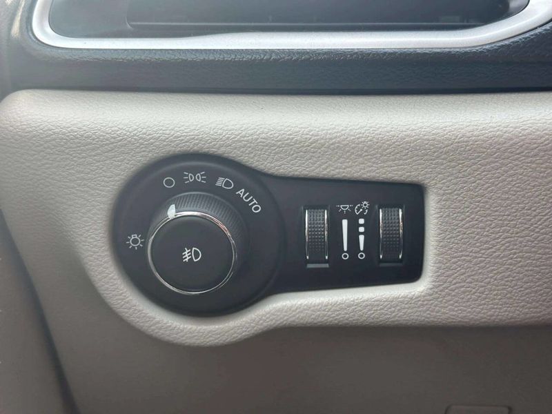 2018 Chrysler Pacifica Touring L FWD - 23032536 - 31