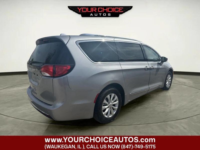 2018 Chrysler Pacifica Touring L FWD - 23032536 - 4