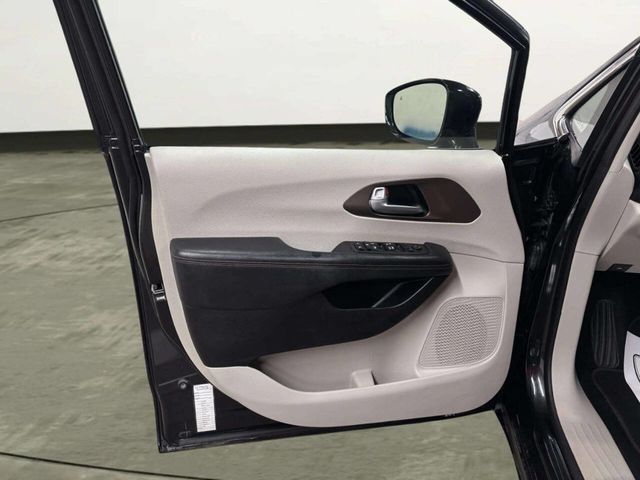 2018 Chrysler Pacifica Touring L FWD - 23036121 - 11