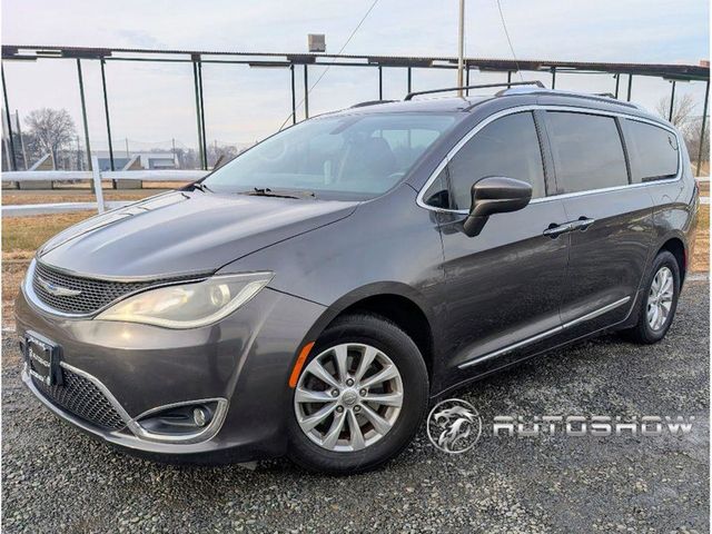 2018 Chrysler Pacifica Touring L's photo