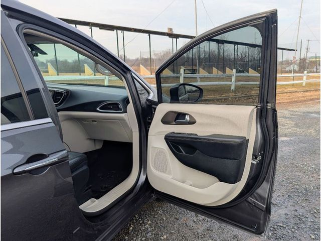 2018 Chrysler Pacifica Touring L FWD - 22960642 - 9