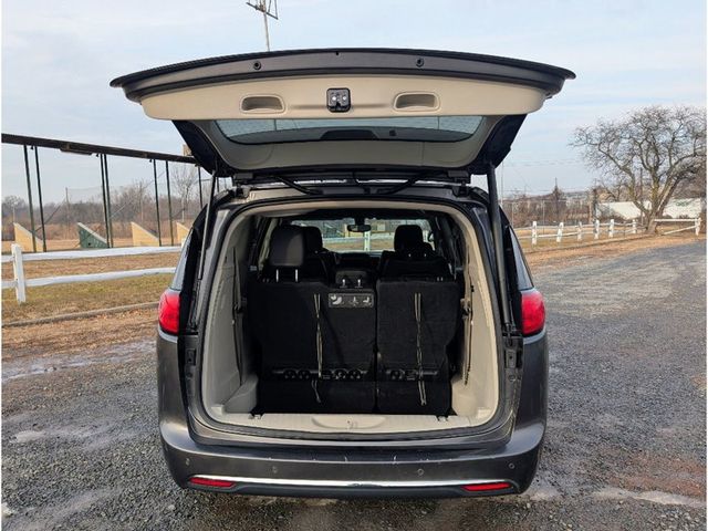 2018 Chrysler Pacifica Touring L FWD - 22960642 - 10