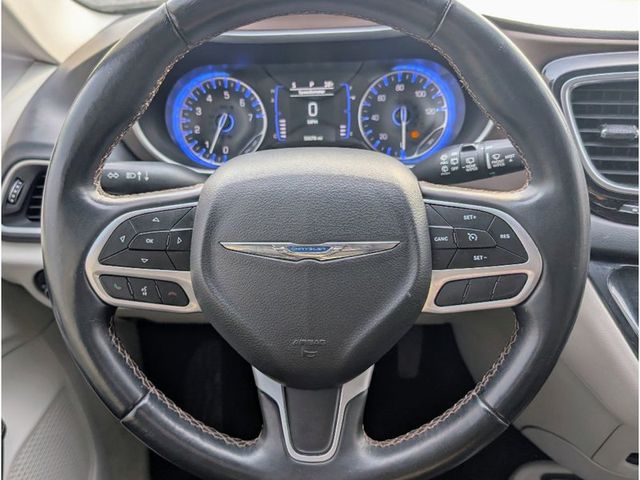 2018 Chrysler Pacifica Touring L FWD - 22960642 - 17