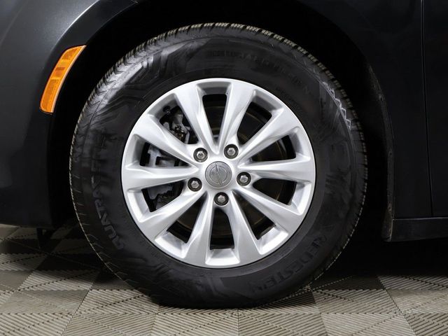 2018 Chrysler Pacifica Touring L FWD - 23024235 - 21