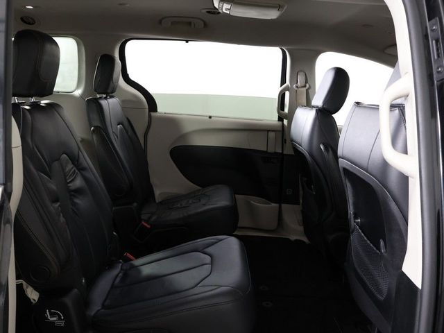 2018 Chrysler Pacifica Touring L FWD - 23024235 - 32