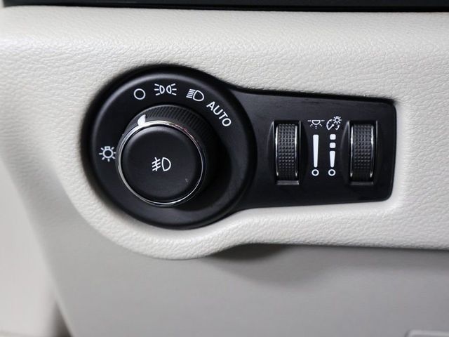 2018 Chrysler Pacifica Touring L FWD - 23024235 - 38