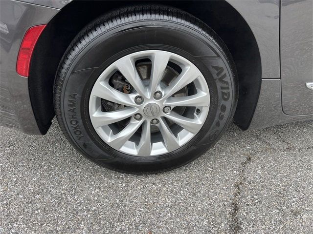 2018 Chrysler Pacifica Touring L FWD - 22959460 - 15