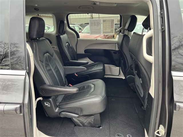 2018 Chrysler Pacifica Touring L FWD - 22959460 - 17