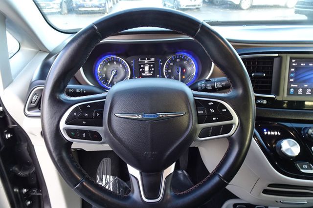 2018 Chrysler Pacifica Touring L FWD - 22943762 - 18