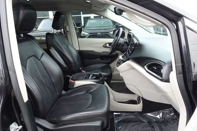 2018 Chrysler Pacifica Touring L FWD - 22951907 - 10