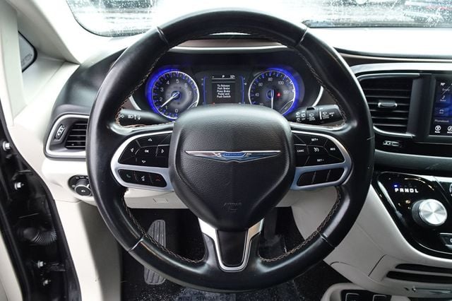 2018 Chrysler Pacifica Touring L FWD - 22951907 - 18