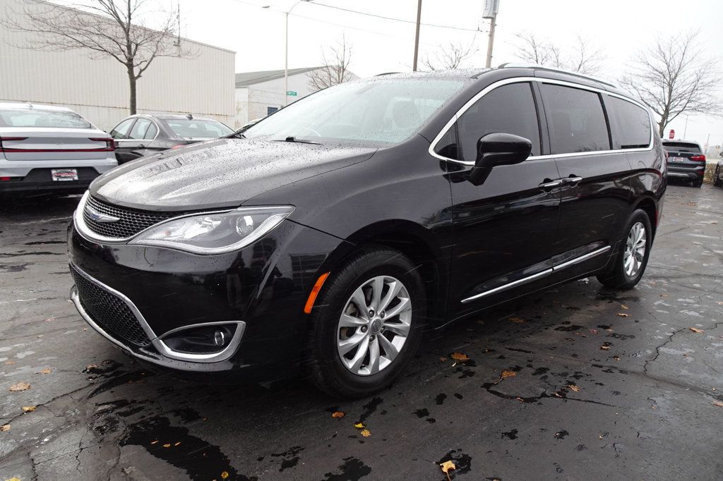 2018 Chrysler Pacifica Touring L photo 4