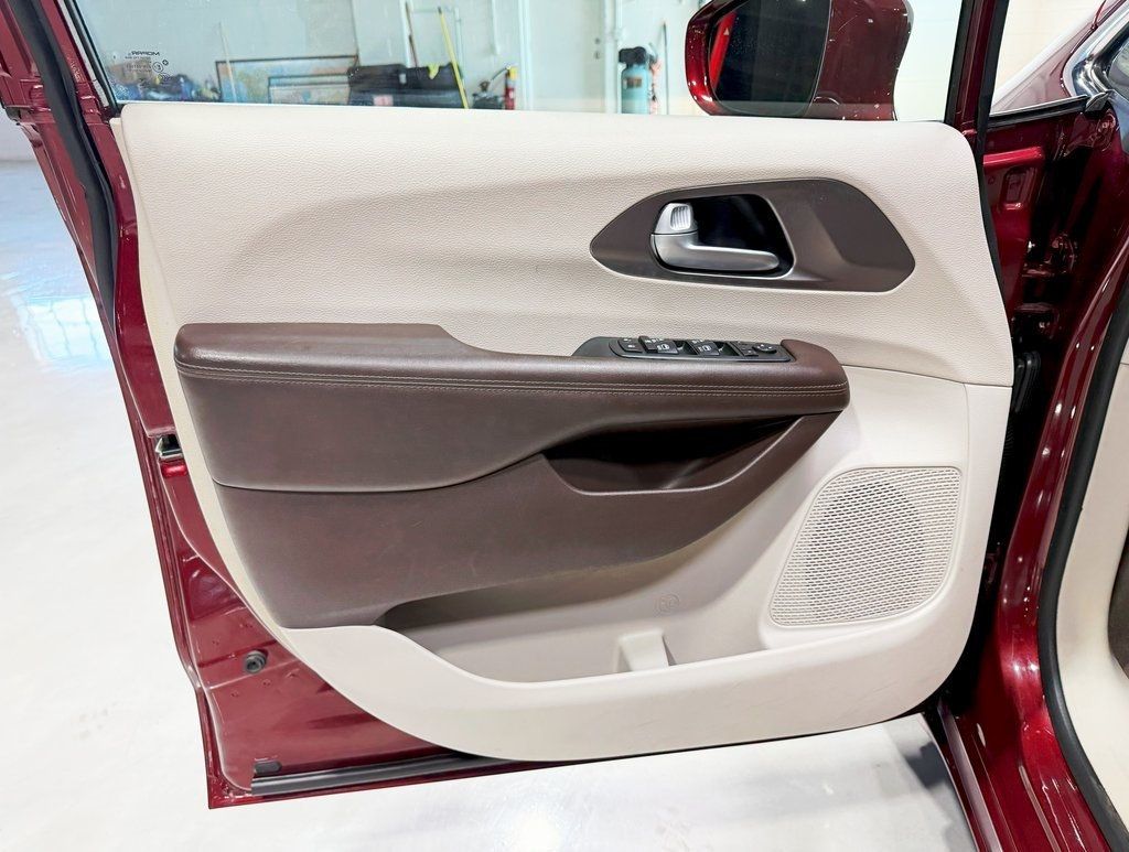 2018 Chrysler Pacifica Touring L Plus FWD - 22912523 - 29