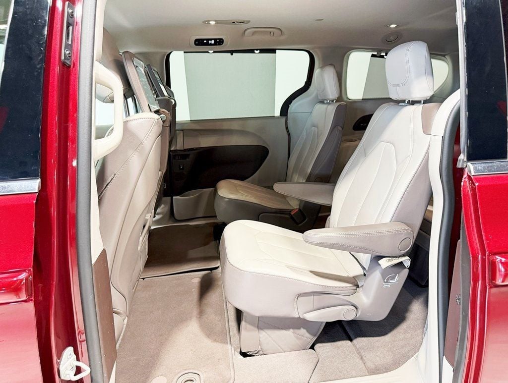 2018 Chrysler Pacifica Touring L Plus FWD - 22912523 - 31