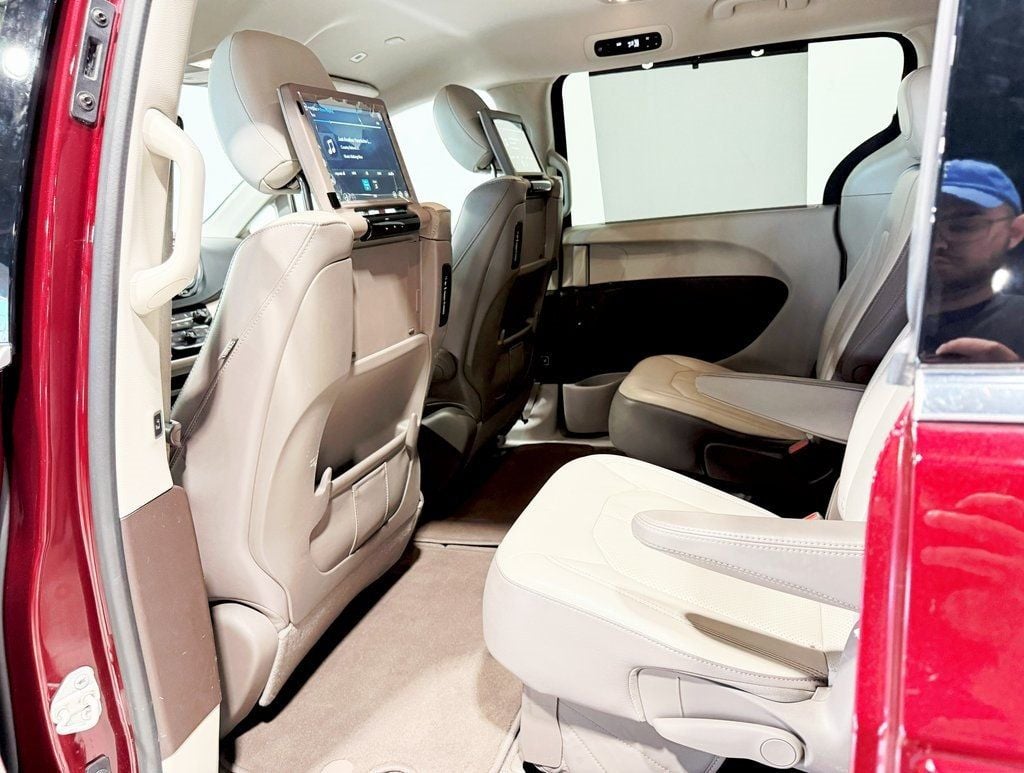 2018 Chrysler Pacifica Touring L Plus FWD - 22912523 - 32