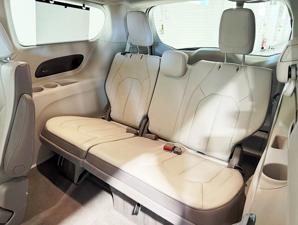 2018 Chrysler Pacifica Touring L Plus FWD - 22912523 - 36